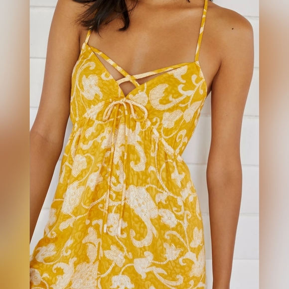 By Anthropologie Sensual Strappy Romper, Yellow Motif, Size Medium - Picture 5 of 17